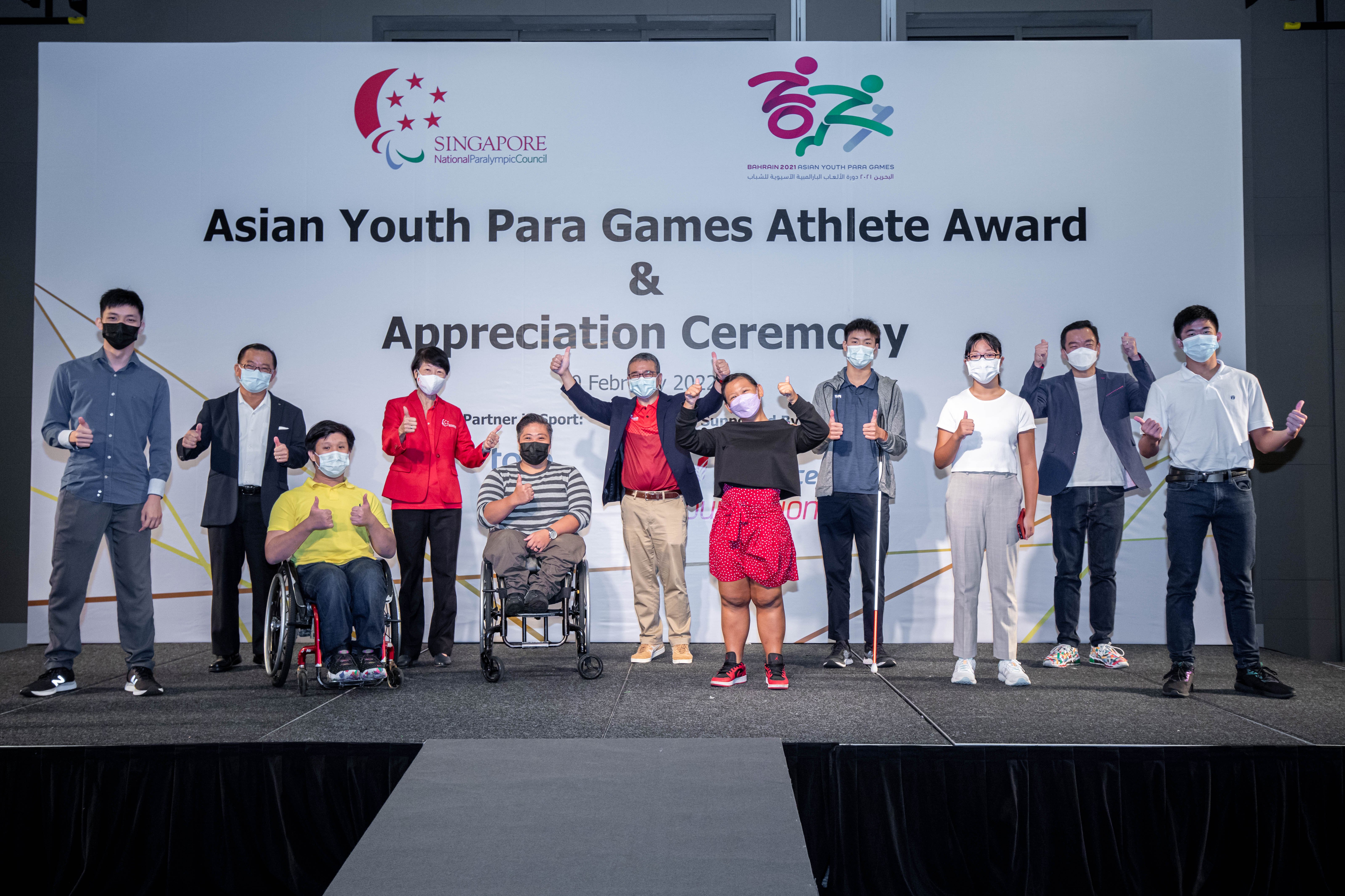 Mr Seah Kian Peng Group CEO of FairPrice Group, Dr Teo-Koh Sock Miang, SNPC President, Minister Edwin Tong and Parl Sec Mr Eric Chua with the swimmers from the 2021 Asian Youth Para Games 