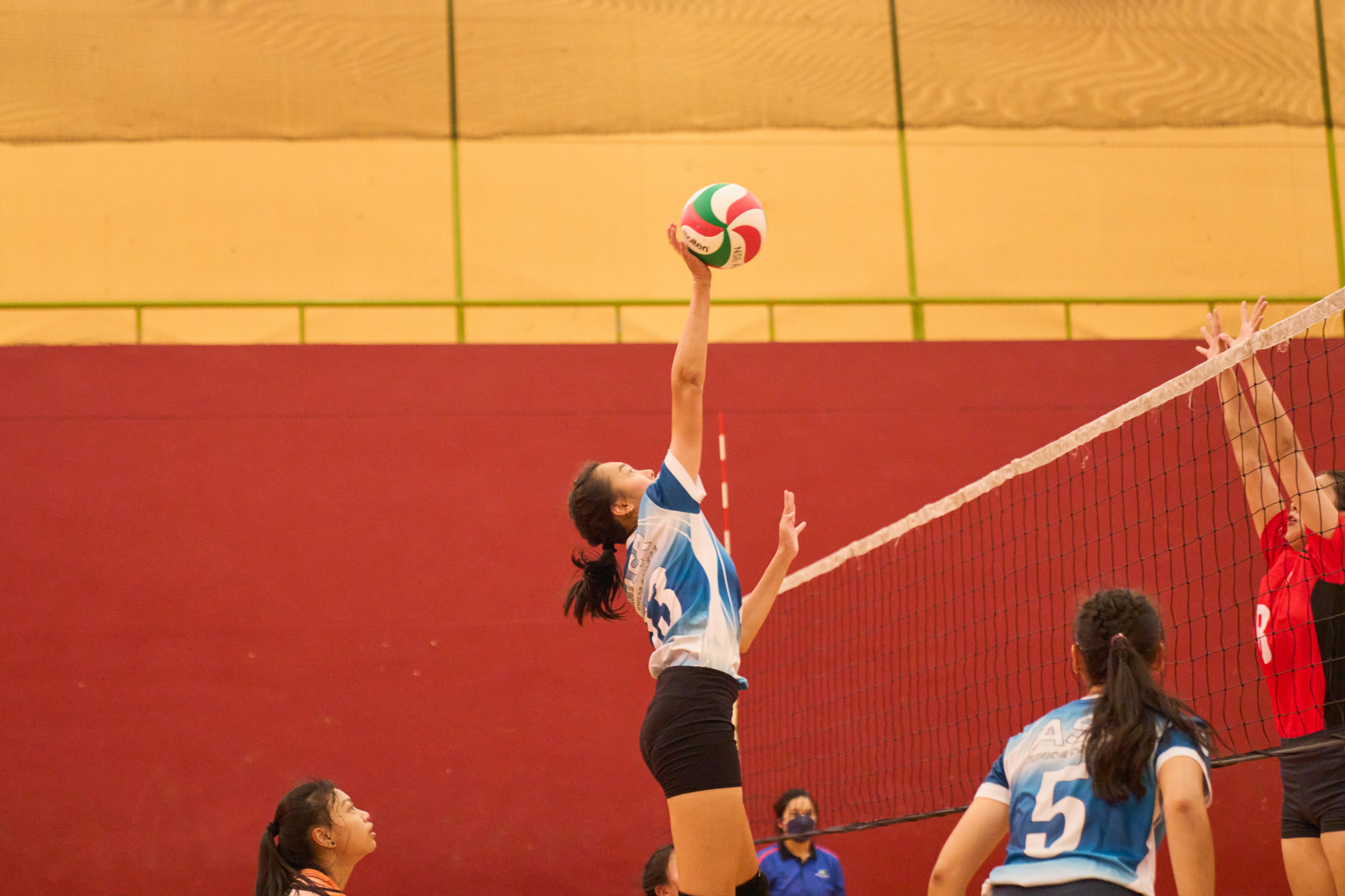 2022-05-06 Volleyball A Div Girls HCI vs ASRJC S1 See Boon Liu(13 ASRJC) smashed at HCI Photo by Eric Koh DSC09583