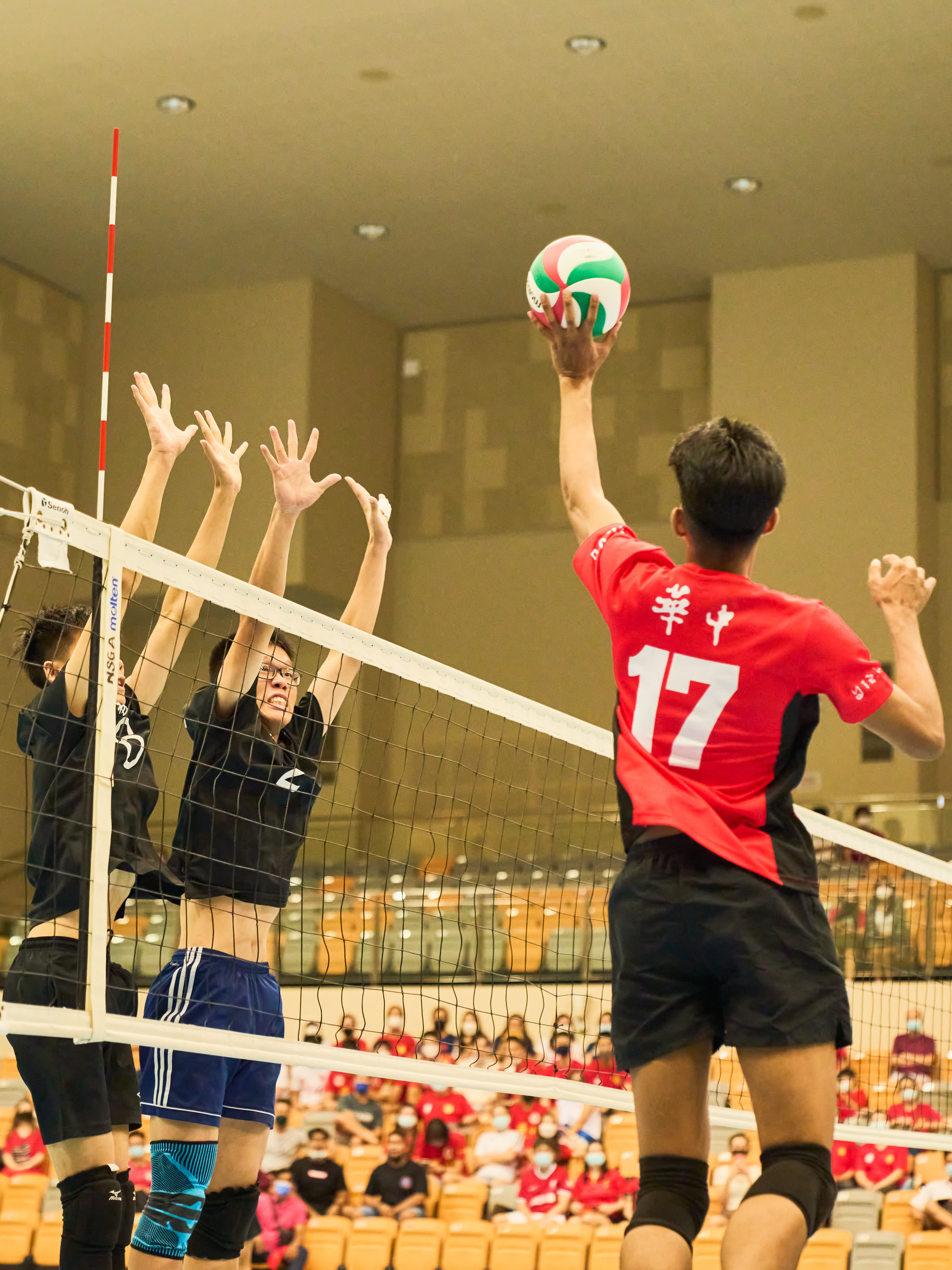 2022-05-23 04 Volleyball Final A Div Boys NYJC vs HCI, Muhammad A A Bin Shaugi(HCI 17) tips the ball over NYJC players Photo by Eric Koh DSC05868