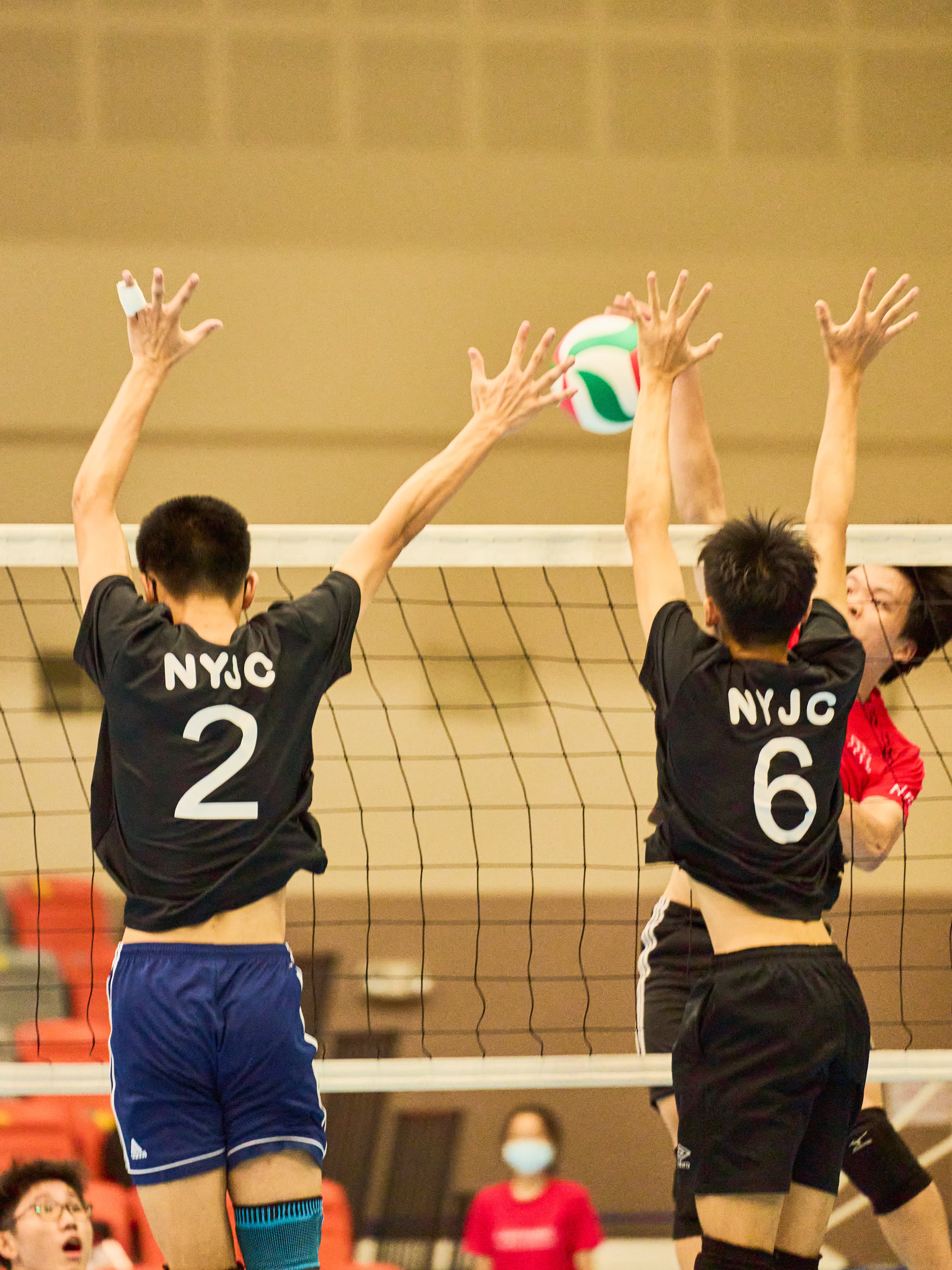 2022-05-23 09 Volleyball Final A Div Boys NYJC vs HCI, Nickcus Low(NYJC 2) and Set Wei Bin (NYJC 6) block the ball Photo by Eric Koh DSC05978