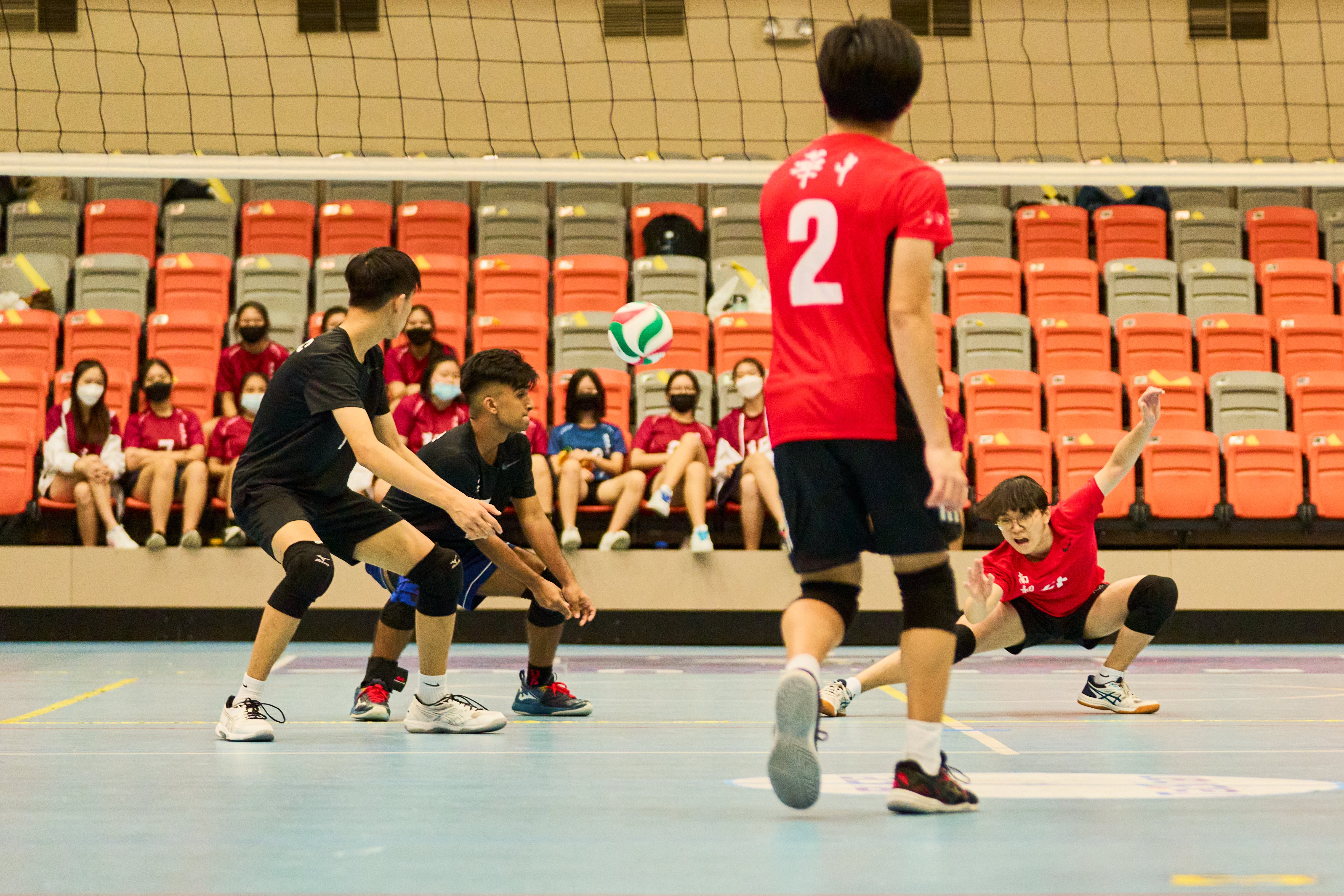 2022-05-23 15 Volleyball Final A Div Boys NYJC vs HCI, Kong Wen Kang(NYJC 4) right, unable to keep the ball in play Photo by Eric Koh DSC06075