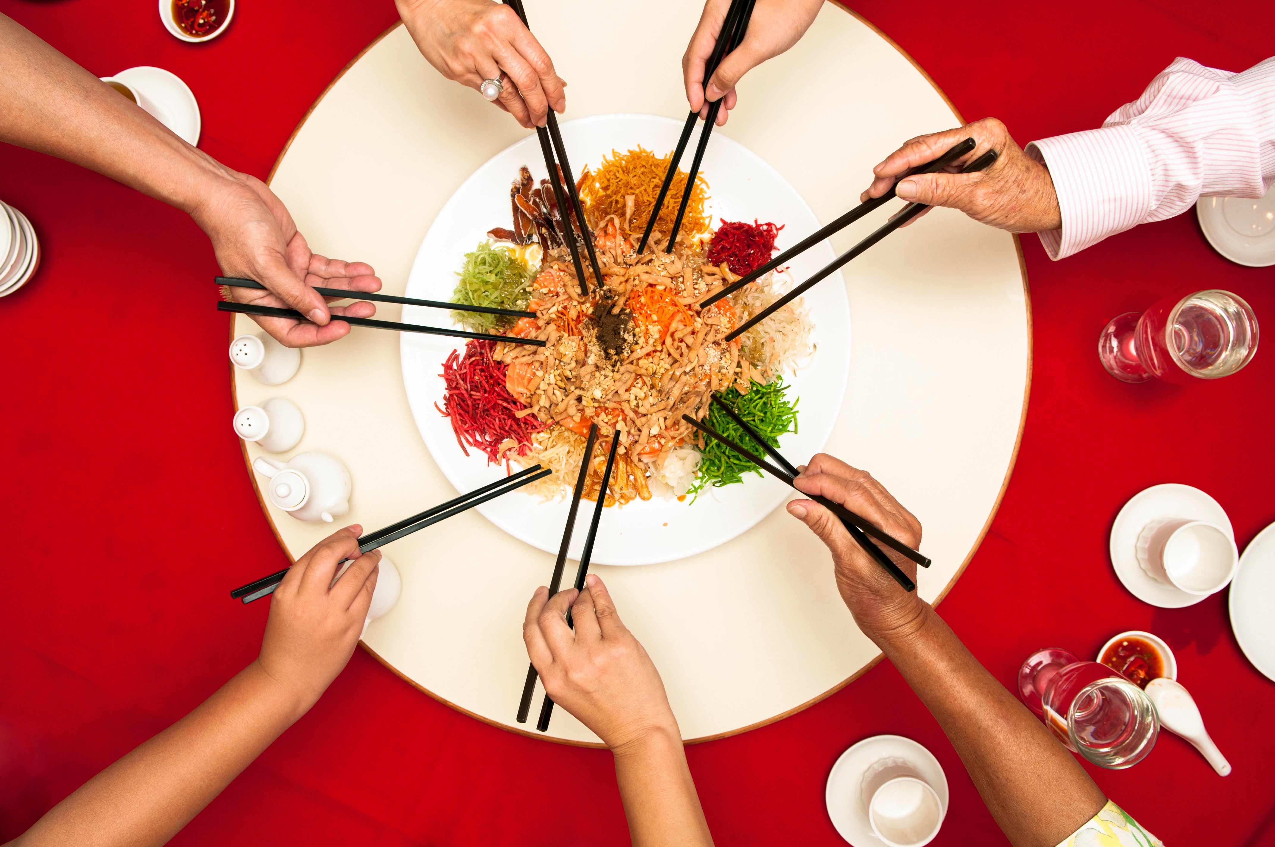 hands-holding-chopsticks-ready-to-toss-yee-sang-di-2021-08-29-00-54-18-utc