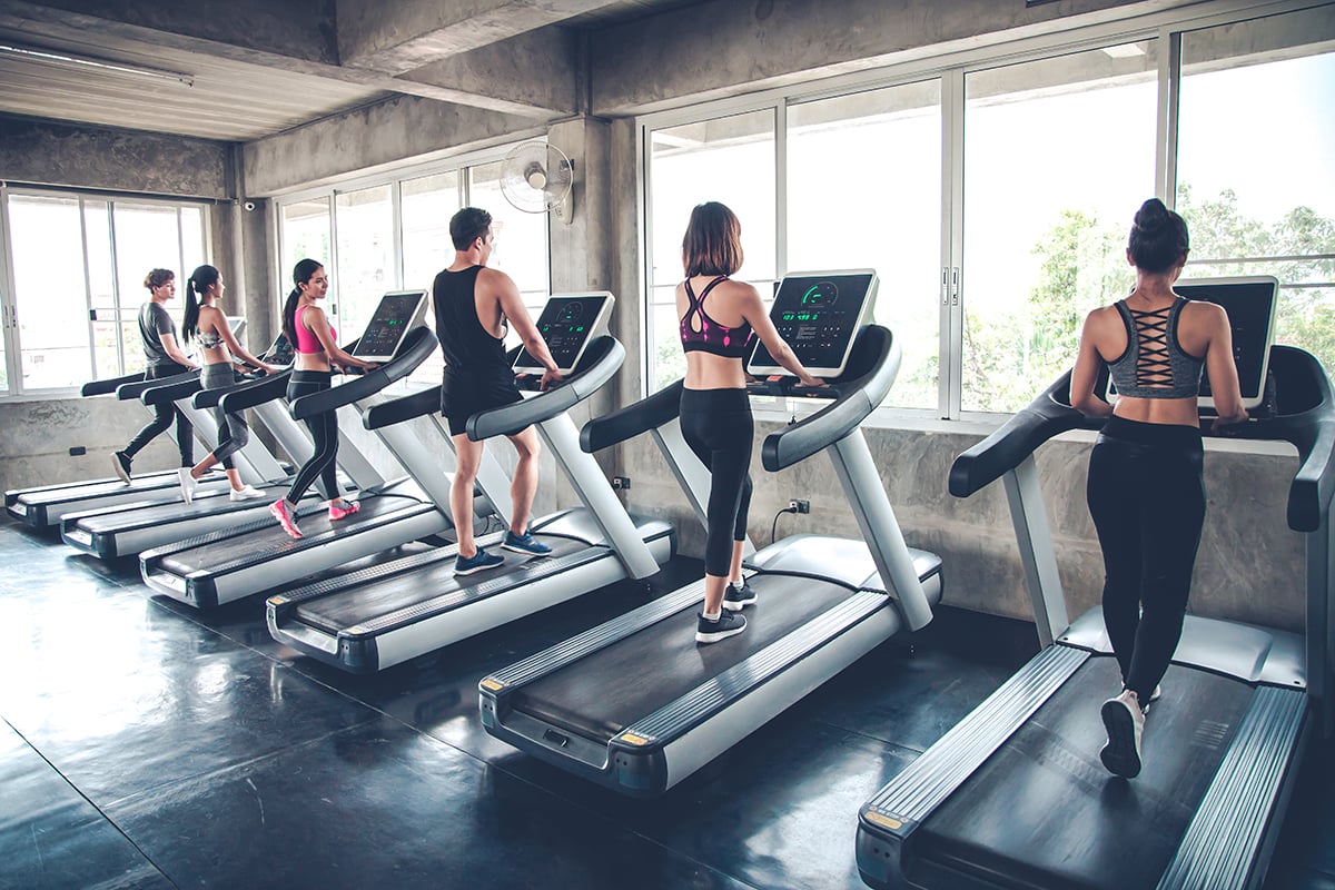people-jogging-on-treadmills-2021-09-02-14-56-33-utc