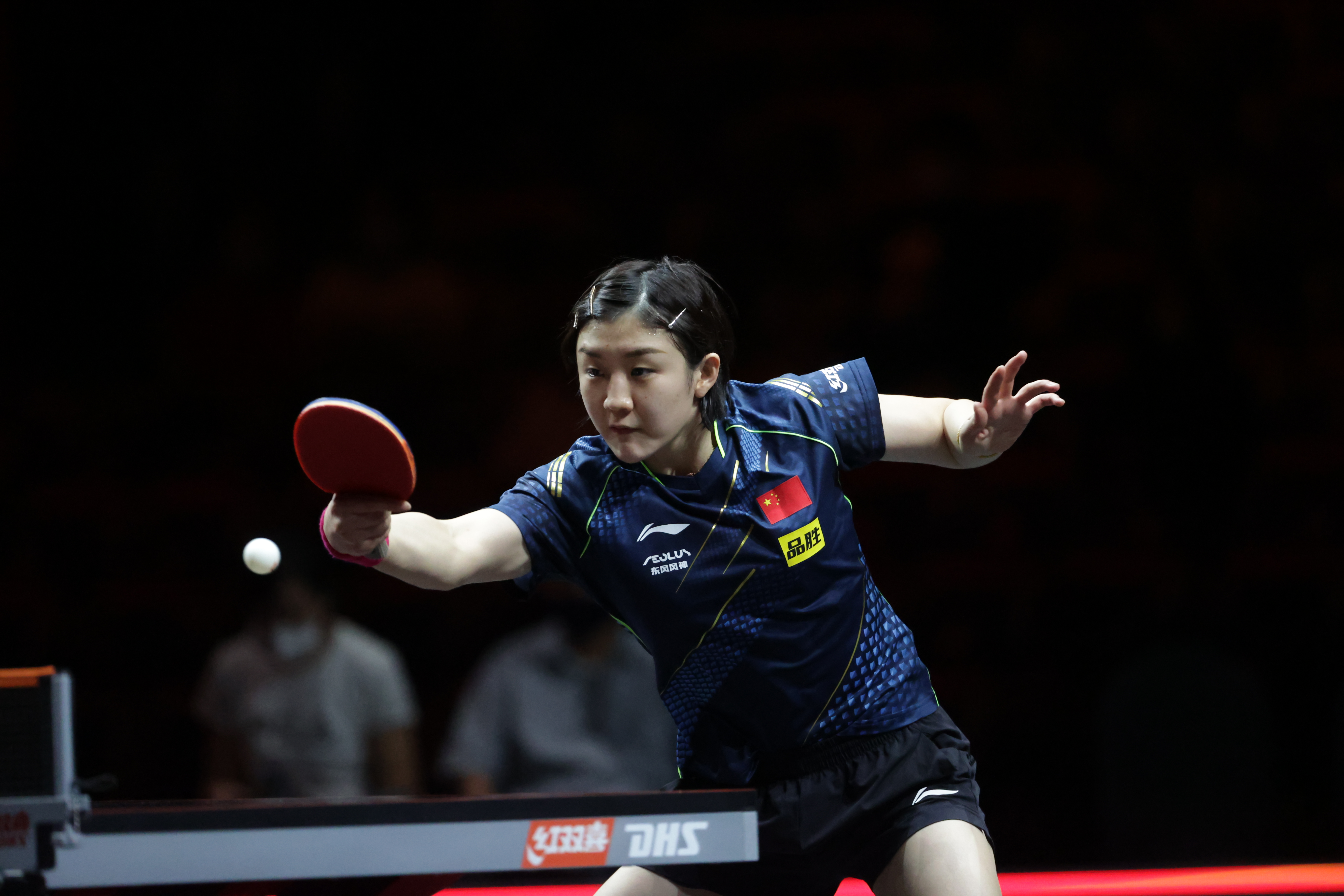 World no 1 Chen Meng knocks out Japanese favourite Kasumi Ishikawa, to advance to the last 8 of the WTT Cup Finals!