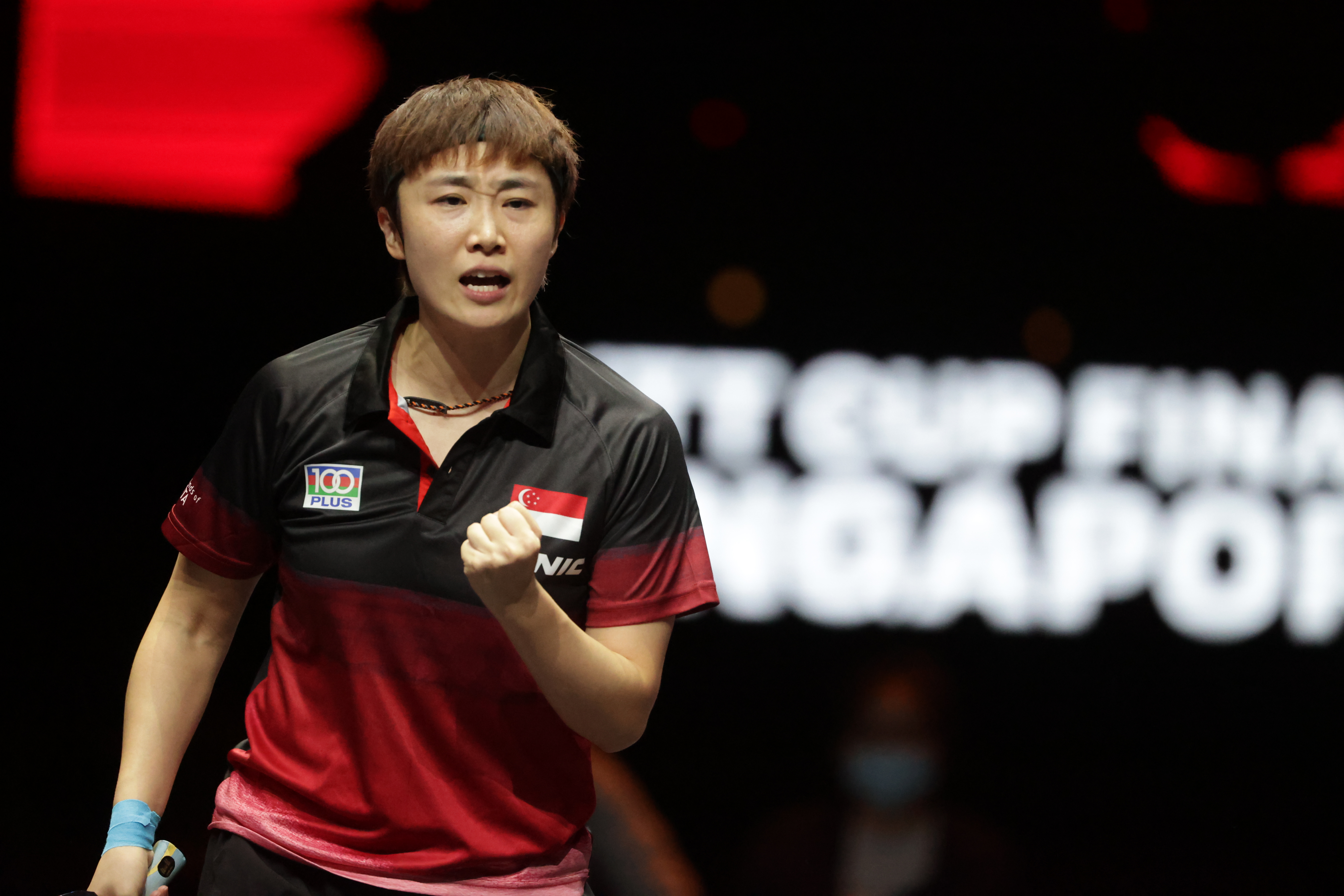 TeamSG's Feng Tianwei sets up a showdown against World No 1 Chen Meng in the last 8, at the star-studded WTT Cup Finals in Singapore!